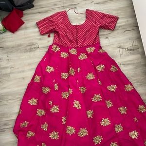 Indian Gown with lots of tool!